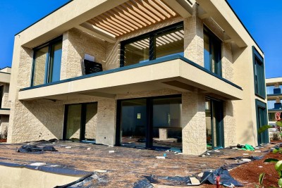 UMAG, VILLA SAMO 150 METARA OD PLAŽE I MORA