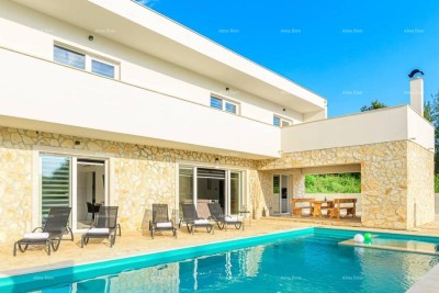 Prodaje se prekrasna i moderna villa sa bazenom u malom istarskom selu