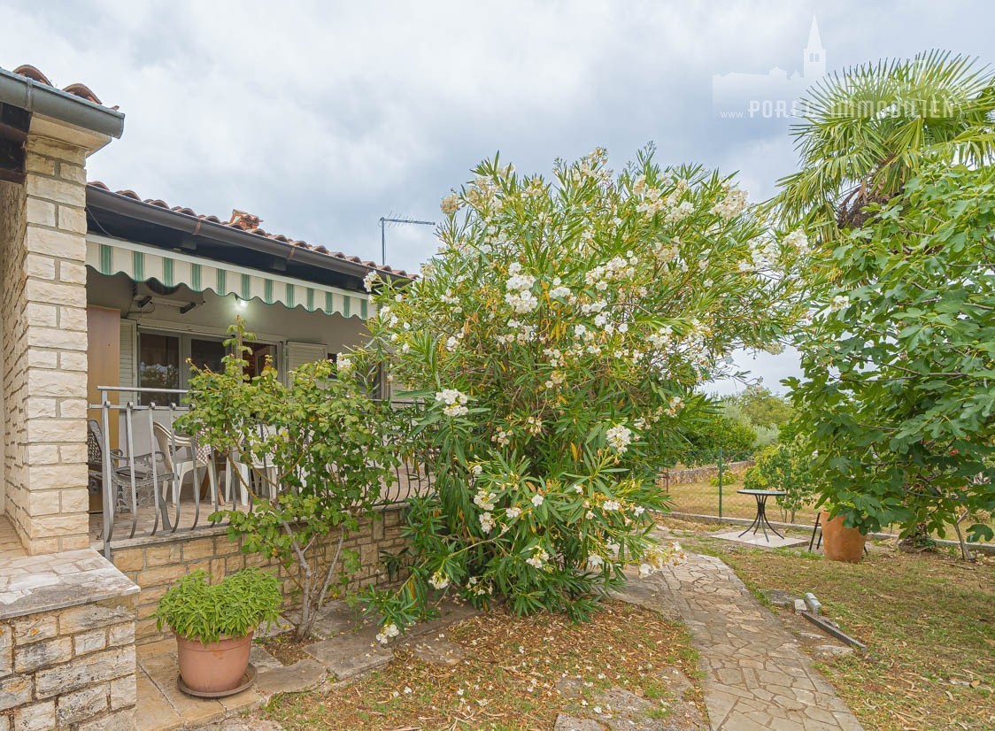 Poreč, 500 m vom Meer, Doppelhaus mit zwei Schlafzimmern, ruhige Lage