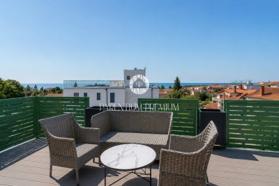Novigrad, stanovanje s pogledom na morje, 500 m od plaže.