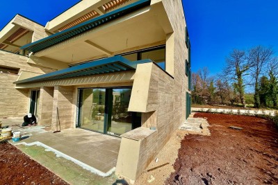 UMAG, OKOLICA, NOVI STAN SAMO 150 METARA OD PLAŽE I MORA