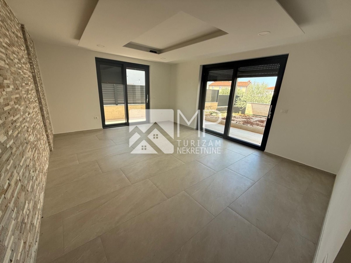 Medulin, geräumige, möblierte Ferienwohnung mit 4 Schlafzimmern, Garten und Swimmingpool, 350 m vom Meer entfernt