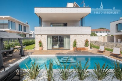 Luxuriöse, moderne Villa mit Swimmingpool, nur 450 Meter vom Meer entfernt