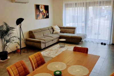 ISTRA, FUNTANA, PRODAJE SE LIJEP TROSOBAN STAN U PRIZEMLJU