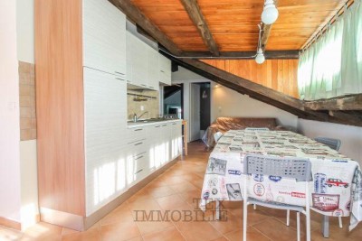 Dvosobni stan u mansardi sa korištenjem privatnog bazena, Poreč okolica