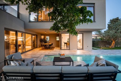 Vila obdana z vinogradi, blizu centra Novigrada, Istra