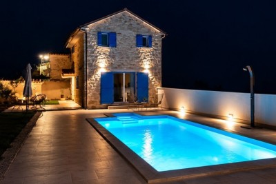 Casa in pietra in vendita Visinada | Villetta bifamiliare ristrutturata, piscina, posizione tranquilla