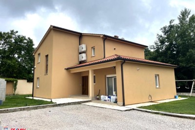 ISTRA, LABIN, KUĆA S BAZENOM I POTPUNOM PRIVATNOŠĆU
