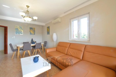 Stan s pogledom na more – 1.200 m od plaža, Novigrad