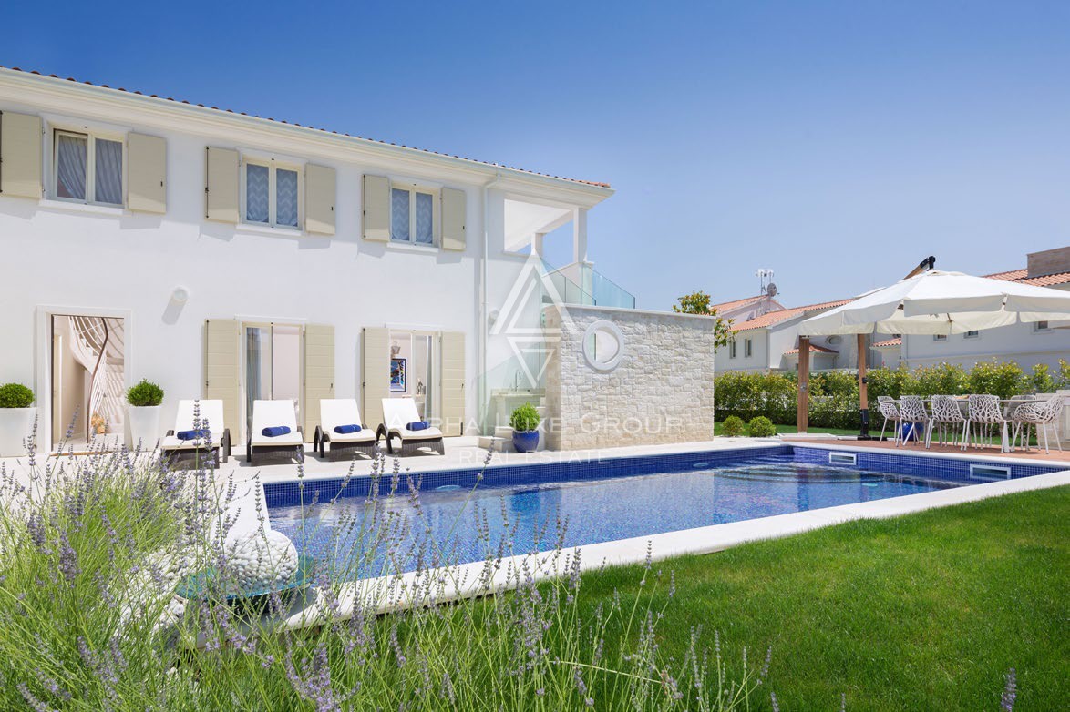 Moderne Luxusvilla mit Pool in der Nähe von Poreč – nahe dem Meer