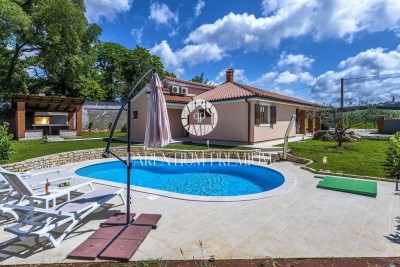Ein wunderschönes einstöckiges Haus mit Swimmingpool in der Nähe von Poreč