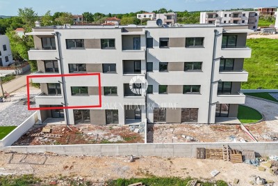 PRILIKA!!! Stan na 1. katu sa terasom u novoj zgradi s liftom - u izgradnji