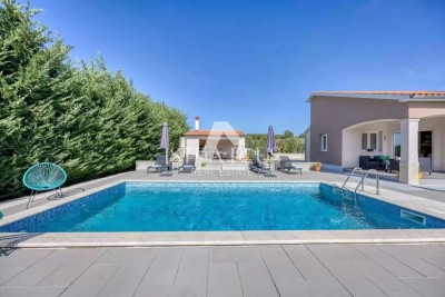 Istrien, Umgebung Poreč, einstöckiges Einfamilienhaus mit Swimmingpool in ruhiger Lage!