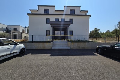 ISTRIE, OMGEVING VAN POREČ, APPARTEMENT MET TWEE SLAAPKAMERS EN TERRAS!