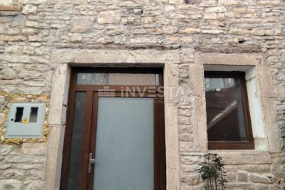 Kamena kuća na tri etaže u centru Vodnjana, u fazi adaptacije