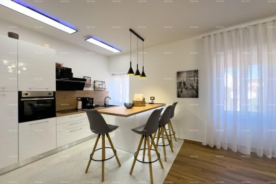 Pulj strogo središče Istarska ulica 500 metrov od Arene Sodobno popolnoma prenovljeno in opremljeno mestno stanovanje