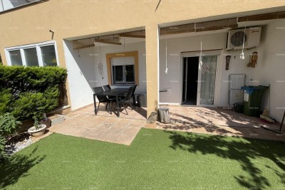 PEROJ - Begane grond appartement met tuin en parkeerplaats dichtbij de zee