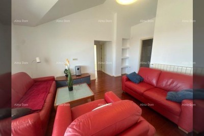 Poreč – Ampio attico con grande terrazza e vista mare