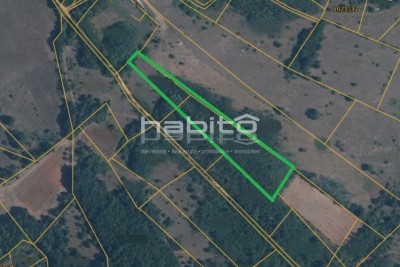 Umgebung Visnjan - Landwirtschaftliche Fläche am Rande der Siedlung