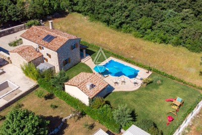 Beautiful stone villa with a spacious garden and a view of the forest, Svetvinčenat, Istria
