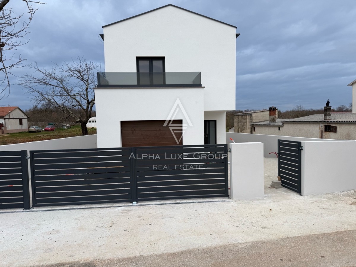 Istrien, Svetvinčenat: Moderne Villa mit Pool in Režanci