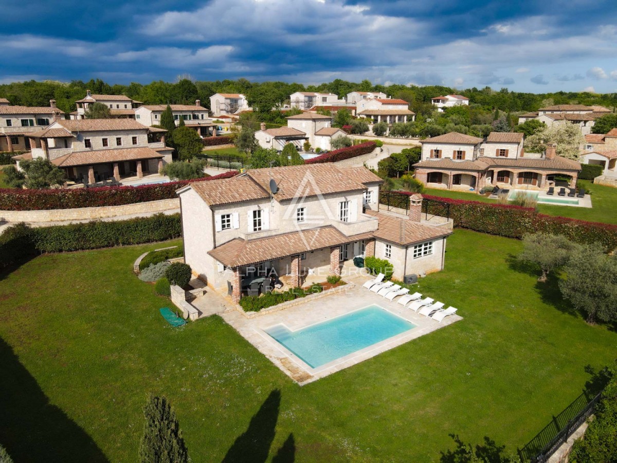 Istrien, Poreč: Rustikale Steinvilla mit Pool und Garten