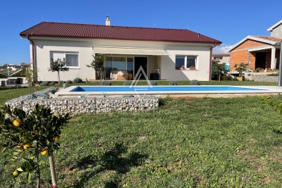 Istra, Kaštelir: Pametna niskoenergetska kuća s bazenom