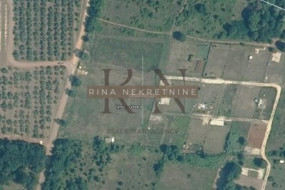 Istrien – Poreč, landwirtschaftliches Grundstück, 400 m vom Meer entfernt