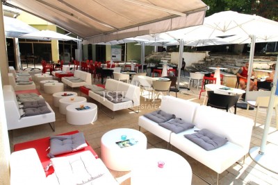 Café - Patisserie - Cocktailbar im Stadtzentrum, 100 m vom Meer entfernt!!