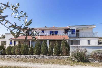 Istra, Labin, okolica - samostojna hiša s 3 apartmaji na mirni lokaciji, 2 km od morja