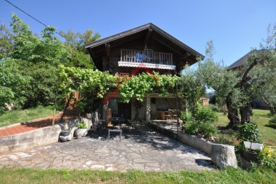 Einzigartiges Holzhaus mit großem Garten