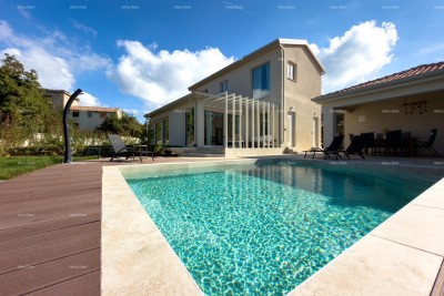 Nuova costruzione, casa moderna con piscina!