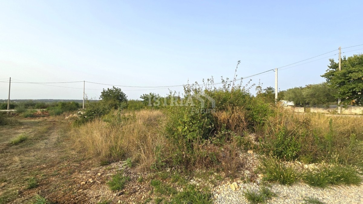 Schönes Baugrundstück mit Meerblick, 3 km von Sveti Lovreč entfernt