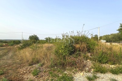 Prelijepo građevinsko zemljište sa pogledom na more udaljeno 3 km od Sv. Lovreča