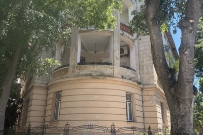 Villa Münz , stan sa zaobljenom lođom, na drugom katu, 147 m2 , s djelomičnim pogledom na more,  u Puli u blizini mora i Arene