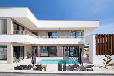 Istra, Fažana – samostojeća vila s bazenom, 50 m od plaže, 4 spavaće sobe, 322 m²