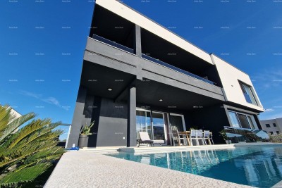Zu verkaufen: Luxuriöse Villa in Medulin – 100 m vom Meer entfernt