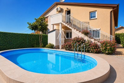 Istra, Umag: Prenovljena hiša z bazenom in 2 apartmajema