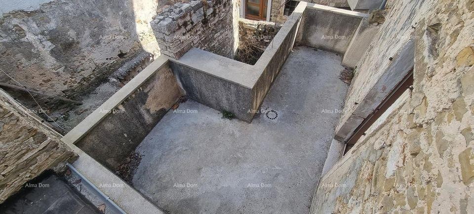 Großes Istrisches Steinhaus auf drei Etagen zum Verkauf, Buje!