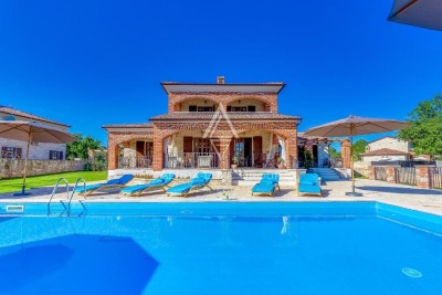 Istra, Višnjan: Rustikalna kamena vila s bazenom