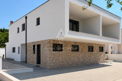 Istria, Savudrija : Modern house with pool