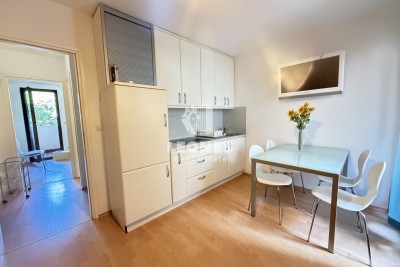 First floor apartment with two terraces, just 200 meters from the sea in Novigrad.