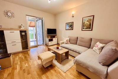 NOVIGRAD, STAN, SAMO 400 METARA OD MORA