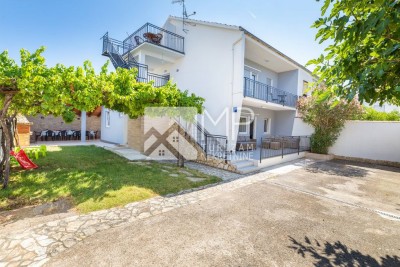 Medulin, Haus mit 3 Wohnungen in toller Lage