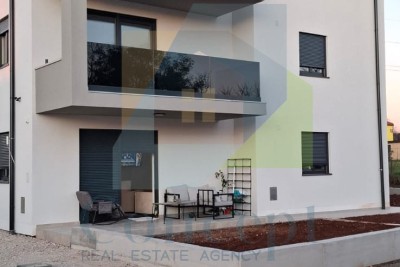 Umag, okolí, prostorný byt ve druhém patře na klidné lokalitě 2 km od moře