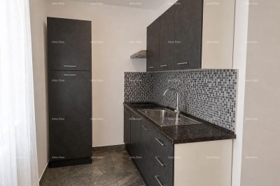 Renovirani stan u centru Pule, 50 m² s podnim grijanjem i modernim dizajnom