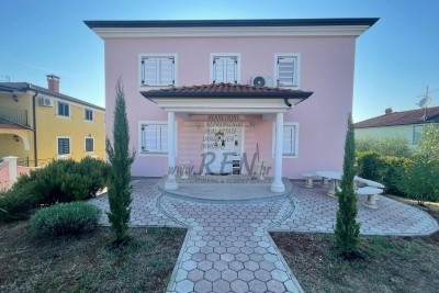 Freistehendes Haus mit Pool in der Nähe von Umag