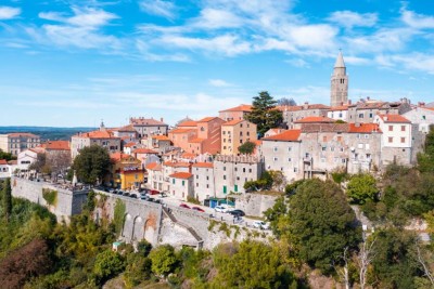Labin - a house with a project and building permit for a hotel