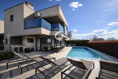 Poreč – Luxusvilla mit Meerblick, Pool, Wellness und Rooftop-Jacuzzi
