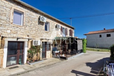 Obiteljska kuća sa dva odvojena stana u okolici Poreča